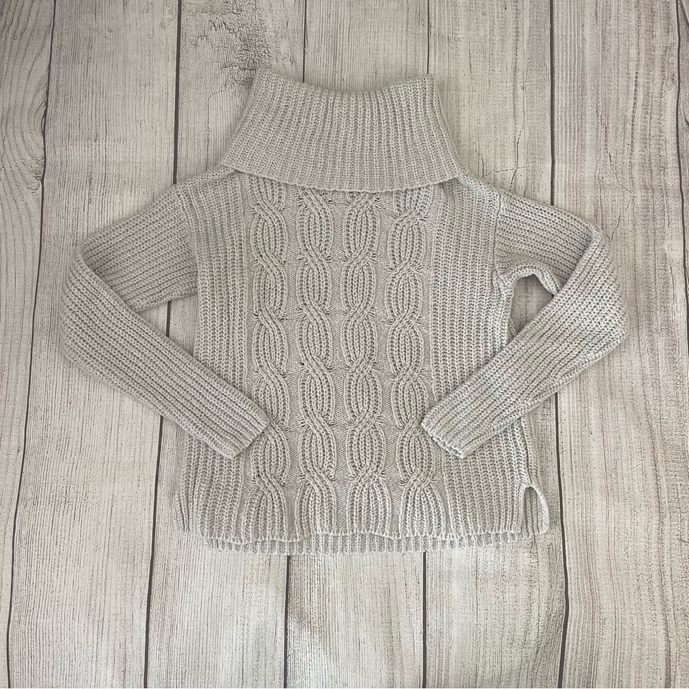 OLD NAVY Women’s Cable Knit Turtleneck Sweater Light Gray Ivory Size Medium - Picture 1 of 6
